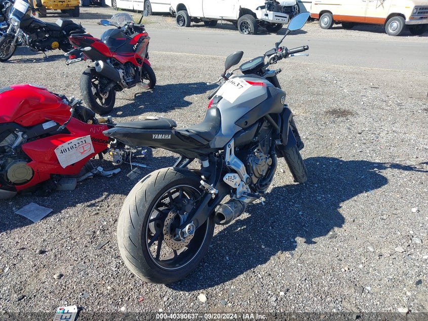 2017 YAMAHA FZ07 JYARM06E0HA012214