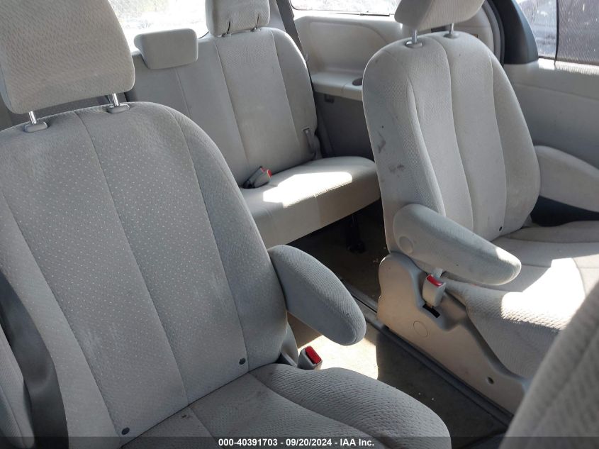 5TDJK3DC1ES092762 2014 Toyota Sienna Le 7 Passenger