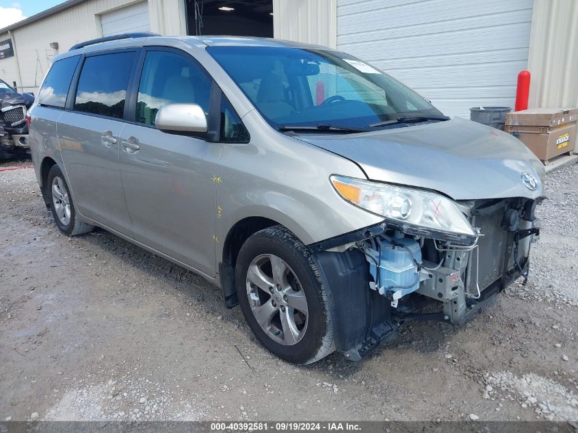 5TDKZ3DC4HS842420 2017 TOYOTA SIENNA - Image 1