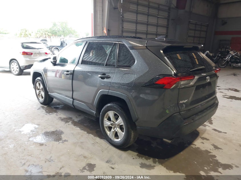VIN 2T3W1RFV8MC139620 2021 TOYOTA RAV4 XLE