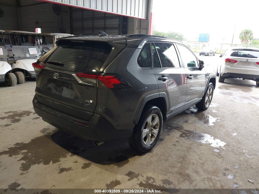 VIN 2T3W1RFV8MC139620 2021 TOYOTA RAV4 XLE