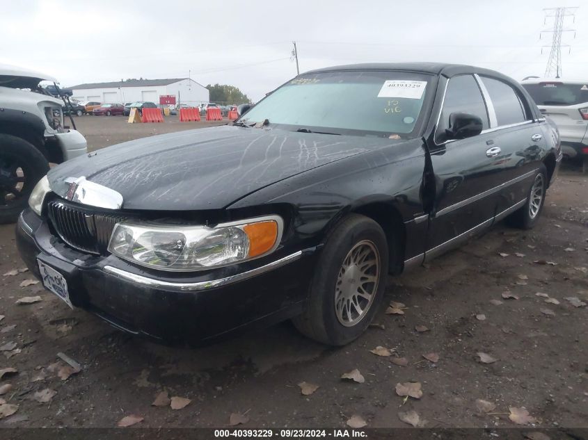 2001 Lincoln Town Car Signature VIN: 1LNHM82W41Y613020 Lot: 40393229