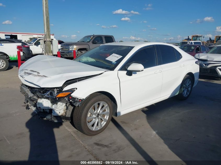 4T1C11AK1MU561916 2021 TOYOTA CAMRY - Image 2