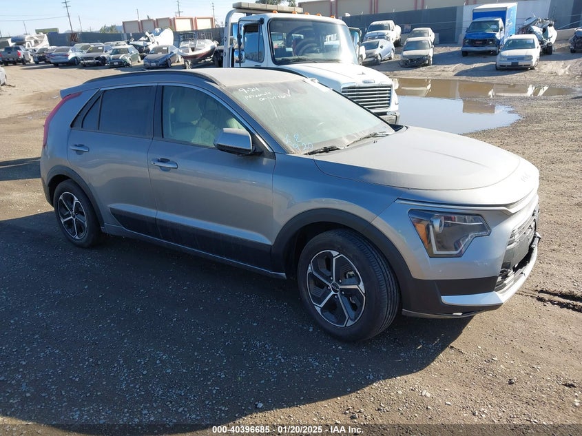Vin: kndcr3le1p5048938, lot: 40885257, kia niro ex 2023 img_1