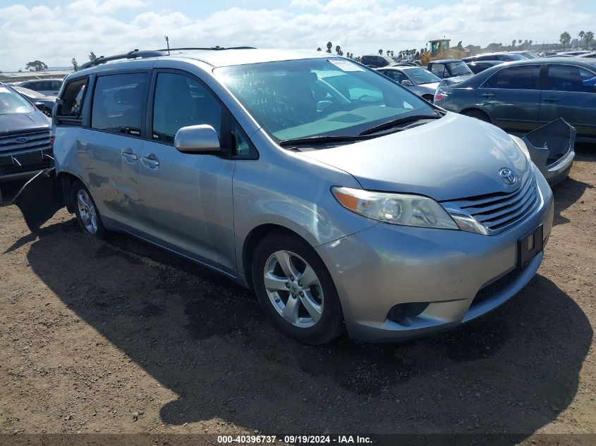 5TDKZ3DC3HS817637 2017 TOYOTA SIENNA - Image 1