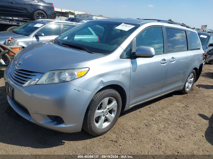 5TDKZ3DC3HS817637 2017 TOYOTA SIENNA - Image 2