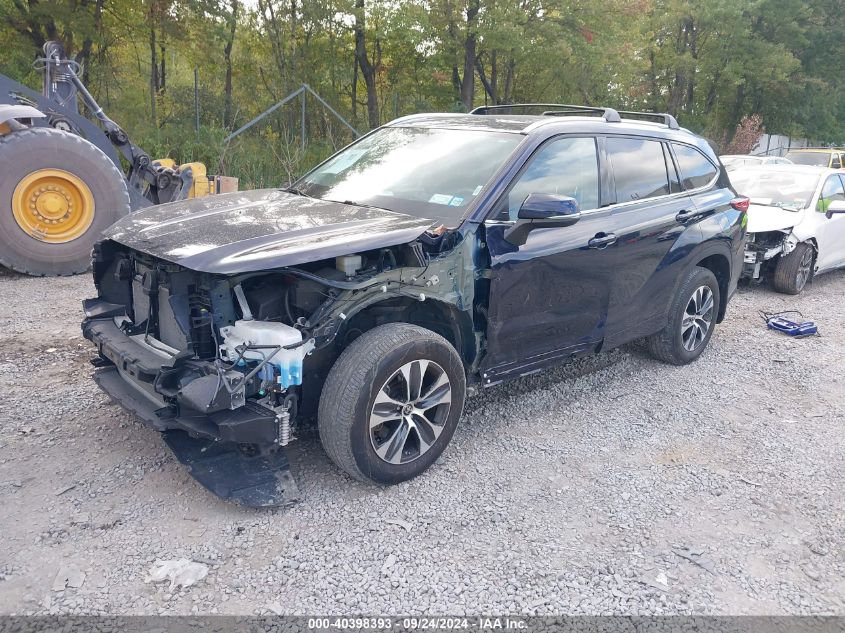 5TDGZRBH3MS112693 2021 TOYOTA HIGHLANDER - Image 2