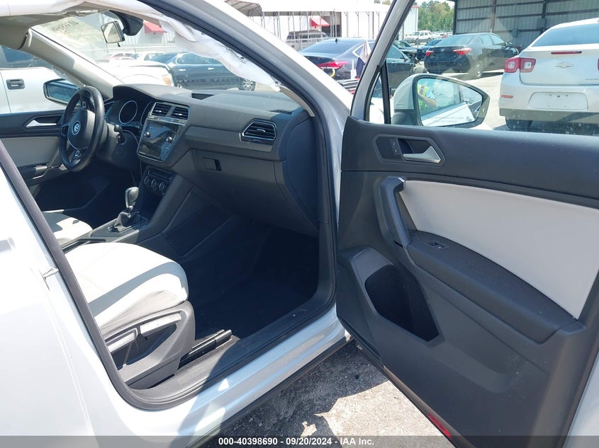 VIN 3VV3B7AX9KM040803 2019 VOLKSWAGEN TIGUAN 2.0T SE/2.0T SEL/2.0T SEL R-LINE/2.0T SEL R-LINE BLACK
