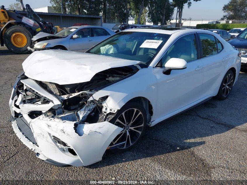 4T1B11HK8JU585577 2018 TOYOTA CAMRY - Image 2