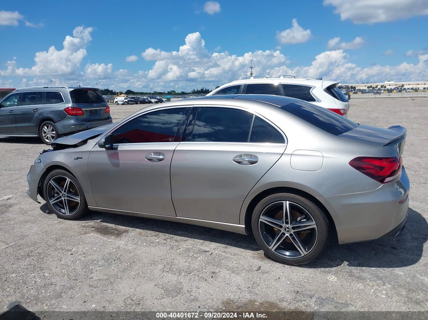 VIN WDD3G4EB7KW001808 2019 MERCEDES-BENZ A 220