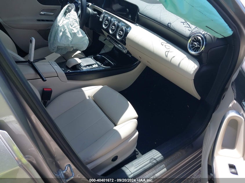 VIN WDD3G4EB7KW001808 2019 MERCEDES-BENZ A 220
