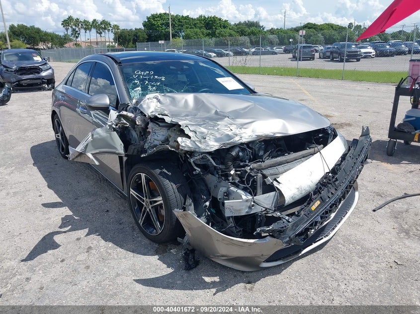 VIN WDD3G4EB7KW001808 2019 MERCEDES-BENZ A 220