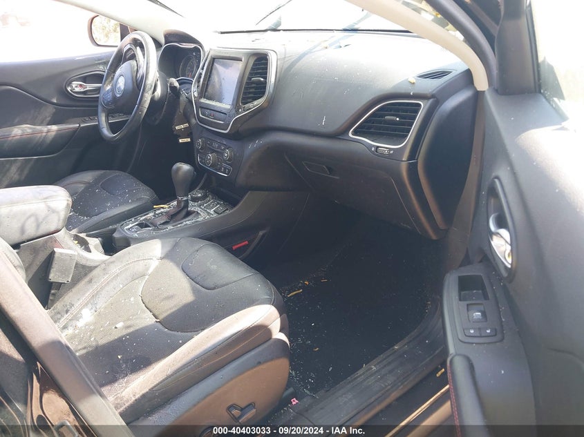 VIN 1C4PJMBX0KD420723 2019 JEEP CHEROKEE TRAILHAWK ELITE 4X4