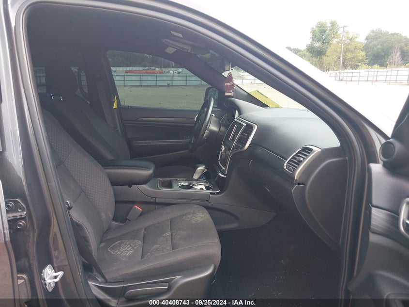 VIN 1C4RJFAG3KC709347 2019 JEEP GRAND CHEROKEE LAREDO E 4X4