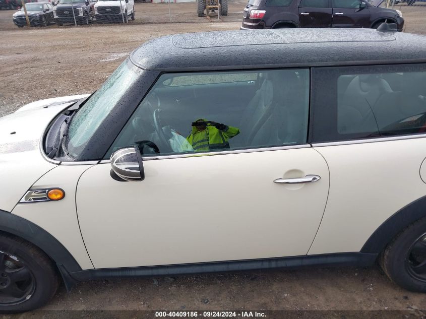 2011 Mini Cooper VIN: WMWSU3C57BT092468 Lot: 40409186