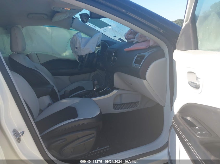 VIN 3C4NJCBB3JT155956 2018 JEEP COMPASS LATITUDE FWD