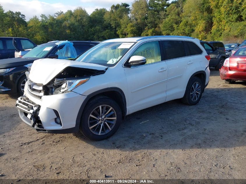 5TDJZRFH6JS560650 2018 TOYOTA HIGHLANDER - Image 2