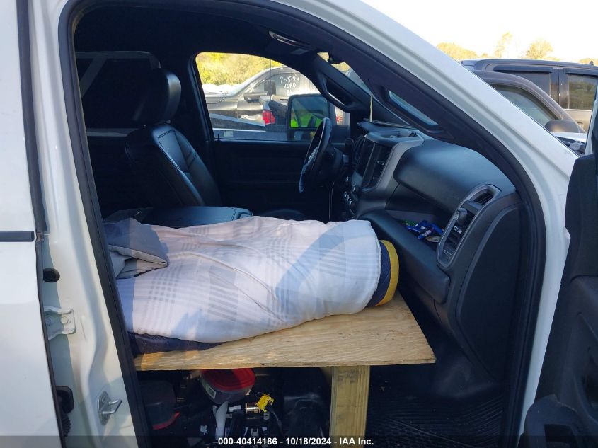 2024 Ram 3500 Tradesman 4X4 8' Box VIN: 3C63RRGL2RG112581 Lot: 40414186