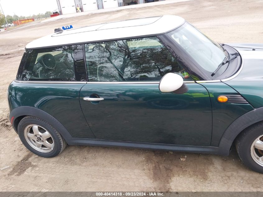 2009 Mini Cooper VIN: WMWMF33529TW71252 Lot: 40414318