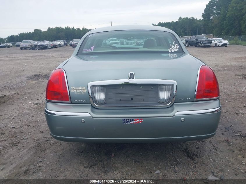 2004 Lincoln Town Car Ultimate VIN: 1LNHM83W04Y680071 Lot: 40414326