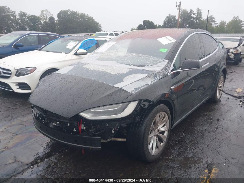 5YJXCDE26HF044556 2017 TESLA MODEL X - Image 2