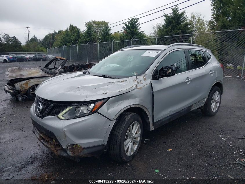 JN1BJ1CR0HW133598 2017 NISSAN ROGUE - Image 2