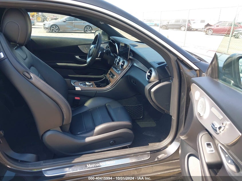 VIN WDDWJ8DB5KF835339 2019 MERCEDES-BENZ C 300