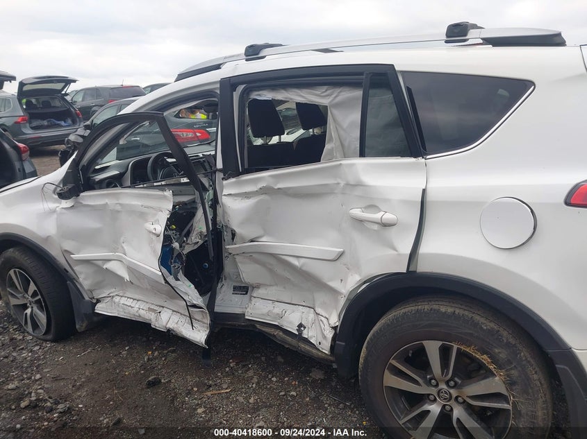 2018 TOYOTA RAV4 XLE VIN: JTMWFREV6JJ723834