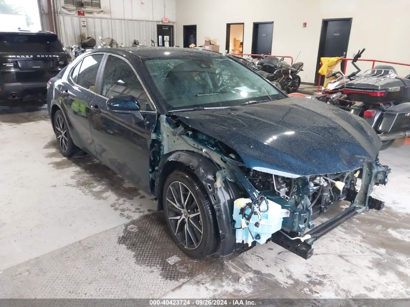 4T1G11AK6MU598011 2021 TOYOTA CAMRY - Image 1