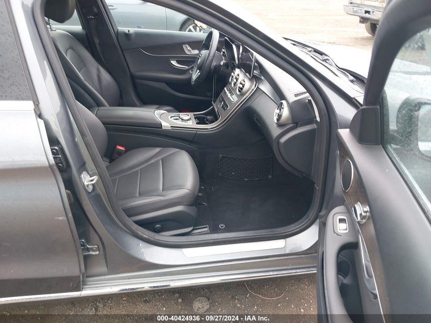 VIN WDDWF8DB2KR462602 2019 MERCEDES-BENZ C 300