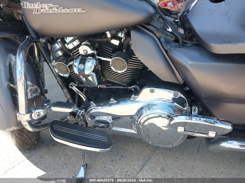 VIN 1HD1KRC1XHB607013 2017 HARLEY-DAVIDSON FLHXS STREET GLIDE SPECIAL