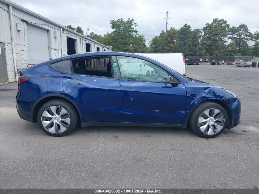 2022 Tesla Model Y Long Range Dual Motor All-Wheel Drive VIN: 7SAYGAEE4NF532727 Lot: 40425632