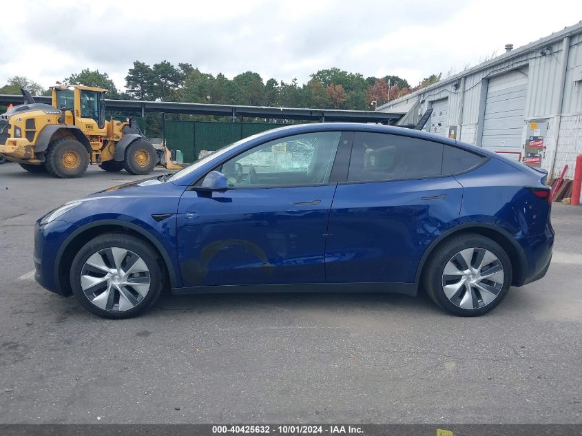 2022 Tesla Model Y Long Range Dual Motor All-Wheel Drive VIN: 7SAYGAEE4NF532727 Lot: 40425632