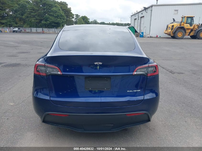 2022 Tesla Model Y Long Range Dual Motor All-Wheel Drive VIN: 7SAYGAEE4NF532727 Lot: 40425632