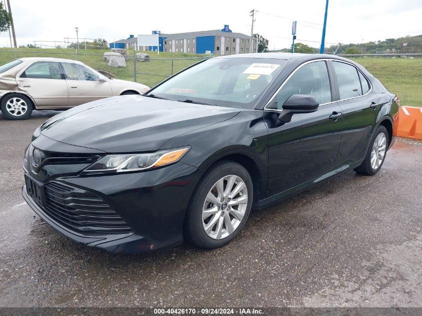 4T1B11HK3JU020914 2018 TOYOTA CAMRY - Image 2