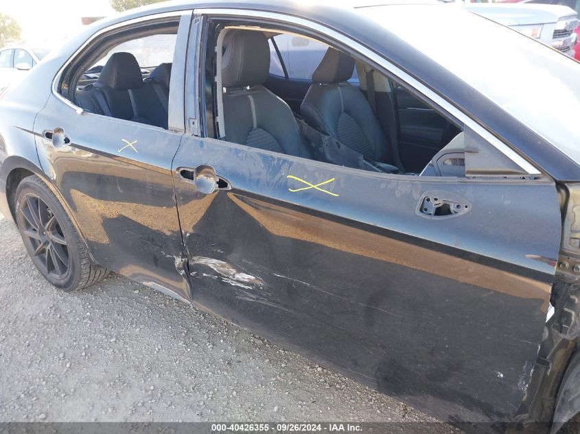 4T1B11HK1JU574937 2018 TOYOTA CAMRY - Image 18