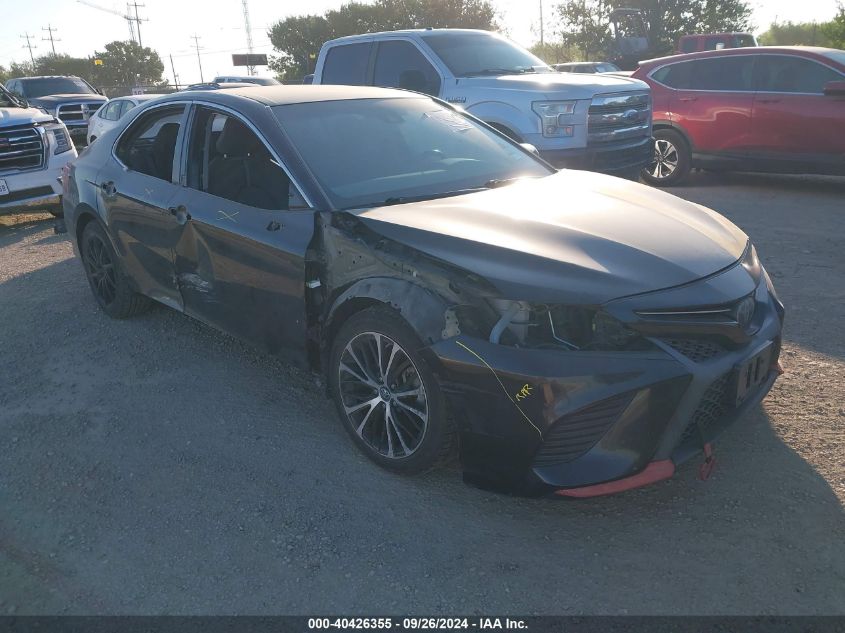 4T1B11HK1JU574937 2018 TOYOTA CAMRY - Image 1