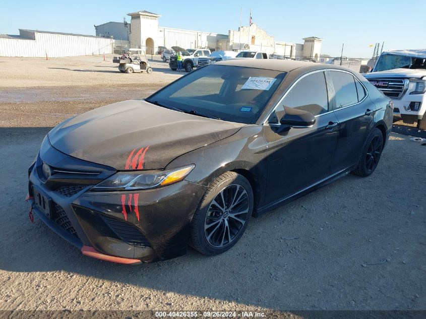 4T1B11HK1JU574937 2018 TOYOTA CAMRY - Image 2