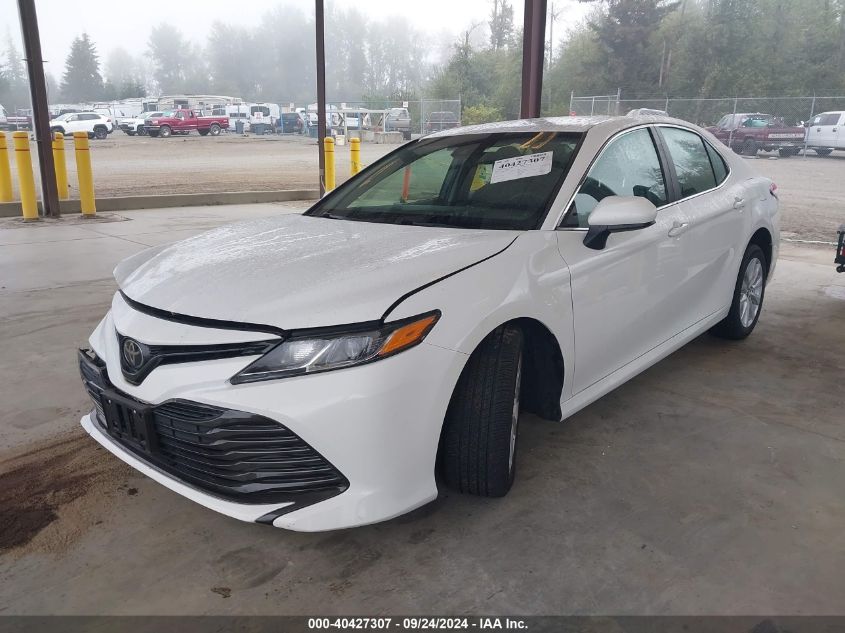 4T1B11HK4JU124764 2018 TOYOTA CAMRY - Image 2