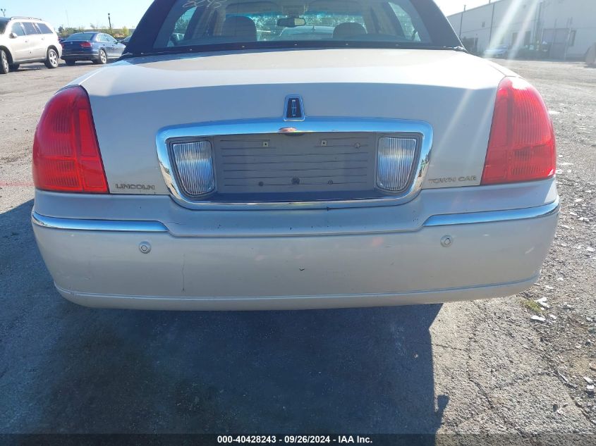 2003 Lincoln Town Car Cartier VIN: 1LNHM83W83Y685579 Lot: 40428243