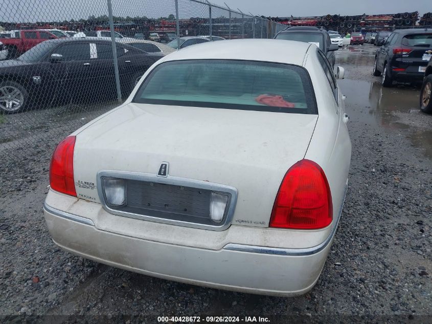 2003 Lincoln Town Car Executive VIN: 1LNHM81W13Y670229 Lot: 40428672