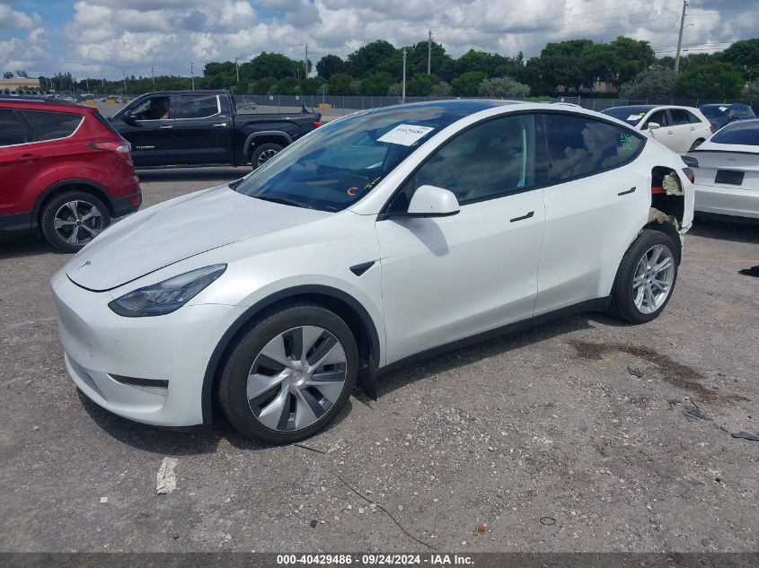 7SAYGDEE9NA011890 2022 TESLA MODEL Y - Image 2