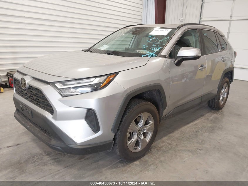 VIN 2T3W1RFV4NC194485 2022 TOYOTA RAV4 XLE