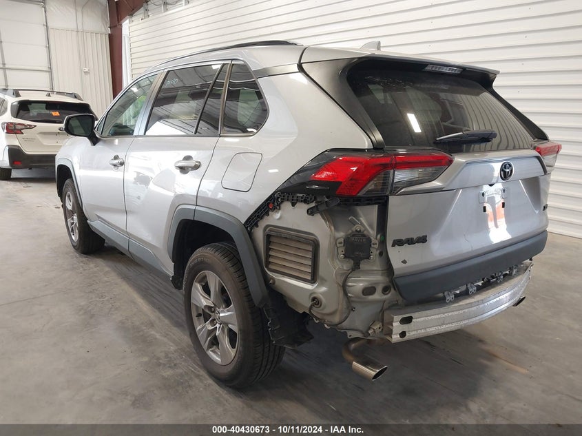 VIN 2T3W1RFV4NC194485 2022 TOYOTA RAV4 XLE