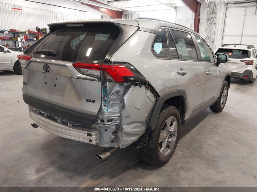 VIN 2T3W1RFV4NC194485 2022 TOYOTA RAV4 XLE