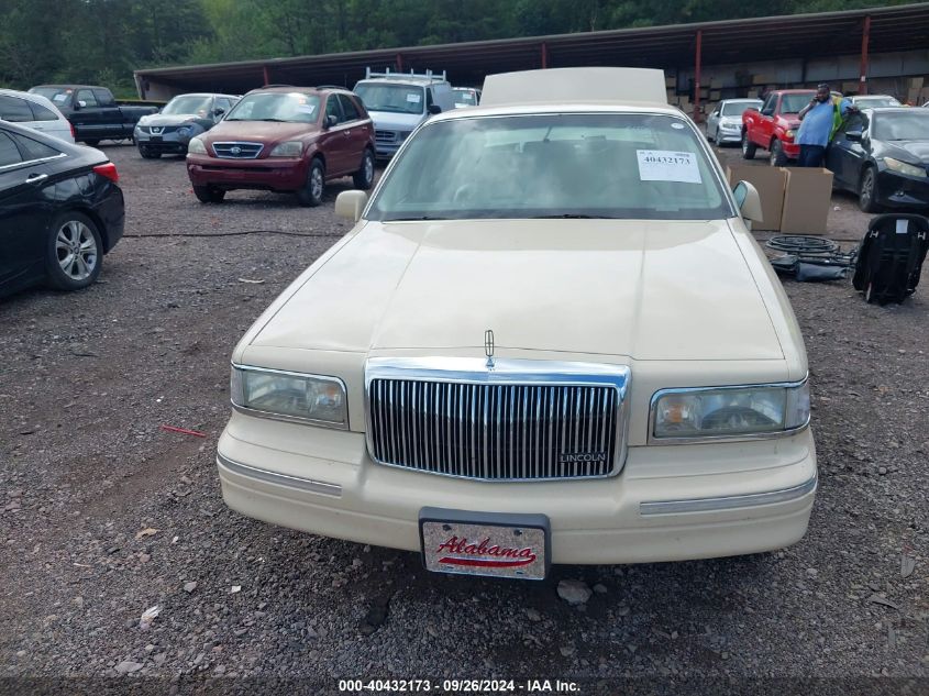 1LNLM82W4VY601904 1997 Lincoln Town Car Signature