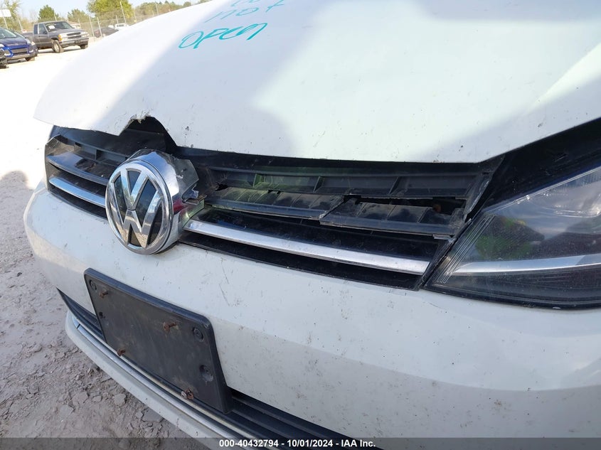 2015 VOLKSWAGEN GOLF SPORTWAGEN TDI SE 4-DOOR - 3VWCA7AU7FM515035