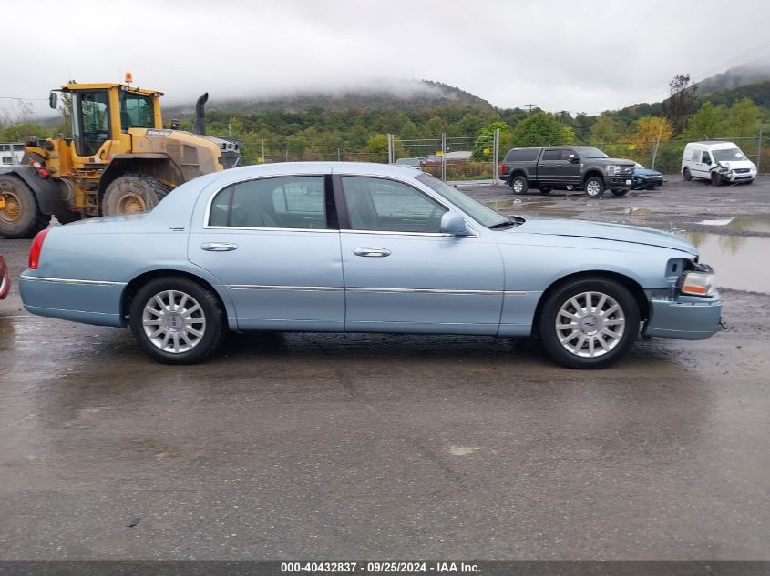 2011 Lincoln Town Car Signature Limited VIN: 2LNBL8CV7BX750405 Lot: 40432837