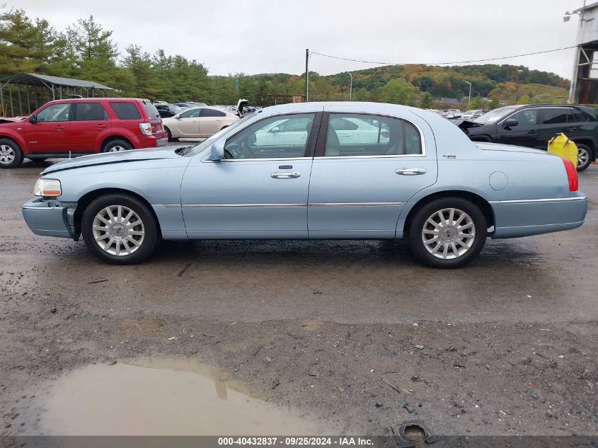 2011 Lincoln Town Car Signature Limited VIN: 2LNBL8CV7BX750405 Lot: 40432837