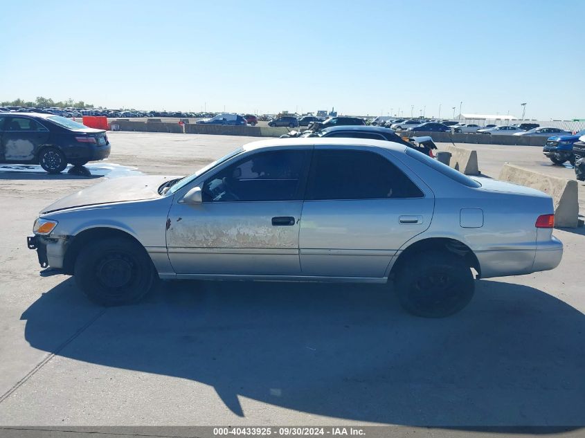 2001 Toyota Camry Le VIN: 4T1BG22K51U853997 Lot: 40433925